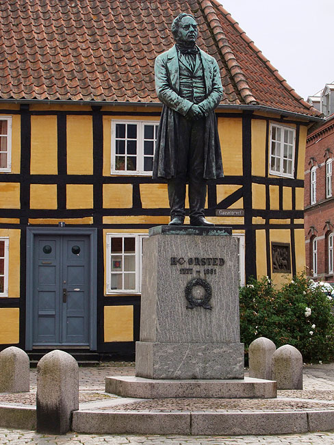 image/h_c_oersted_statue-285.jpg